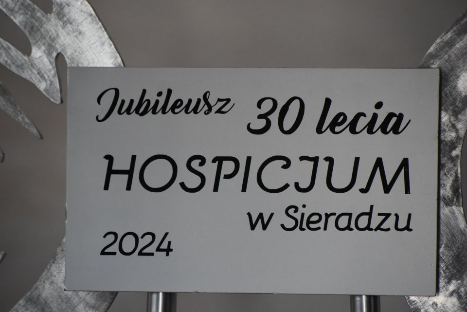 Sieradz. Anioły z miasteczka Aniołów - uroczystość 30 lecia istnienia Hospicjum w Sieradzu