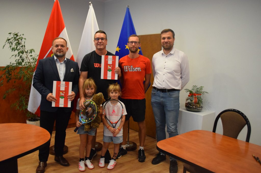 Powiat Wieluński i Fundacja ArKademia wspólnie uruchamiają Powiatowy Program Upowszechniania Tenisa