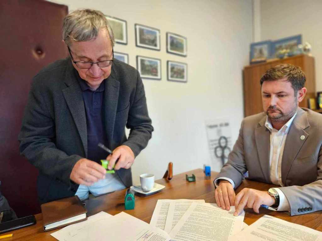 Bolesławiec. Podpisanie umowy na prace remontowo-konserwatorskie przy ruinach baszty