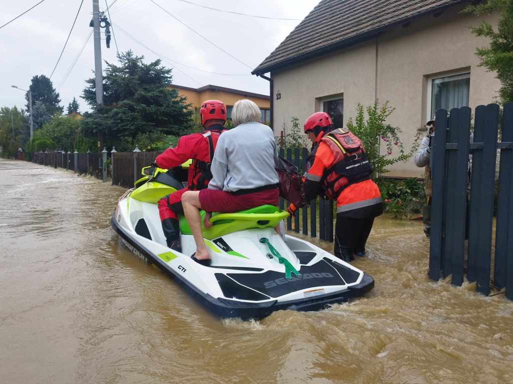Ratownicy WOPR z Łódzkiego z nowym sprzętem