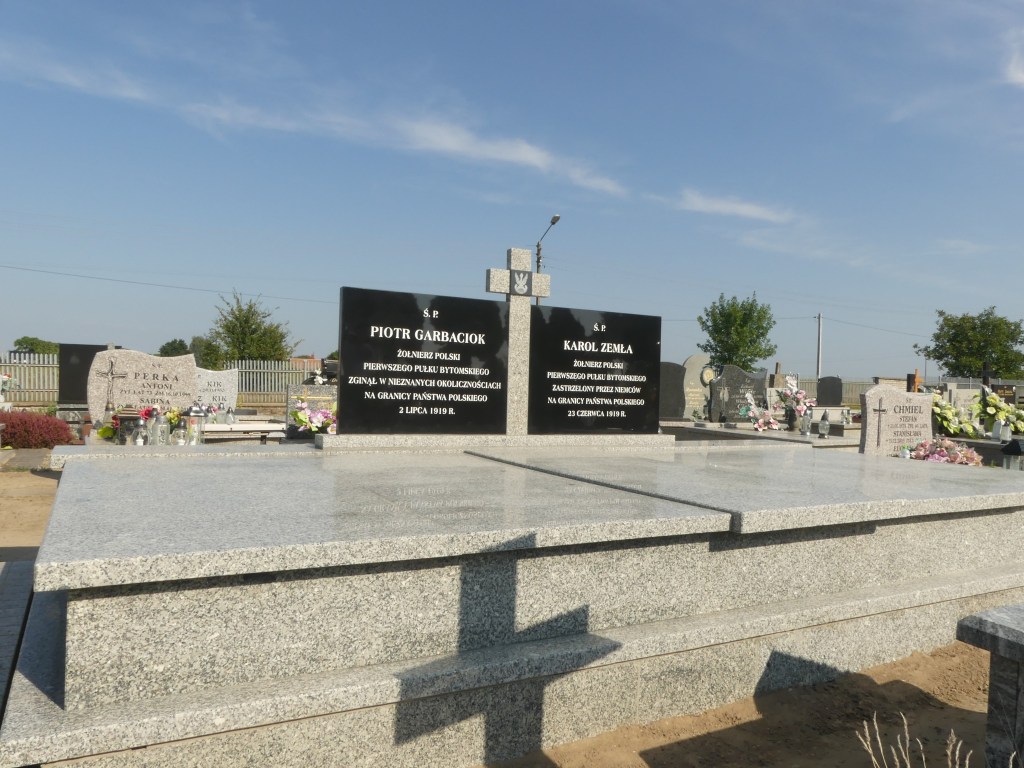 Skomlin. Odnowiono grób żołnierzy