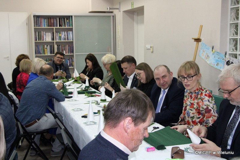 Wieluń. Warsztaty świąteczne w bibliotece