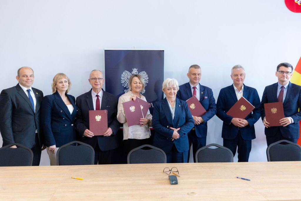 Podpisanie umów w ramach Rządowego Funduszu Rozwoju Dróg w powiecie sieradzkim