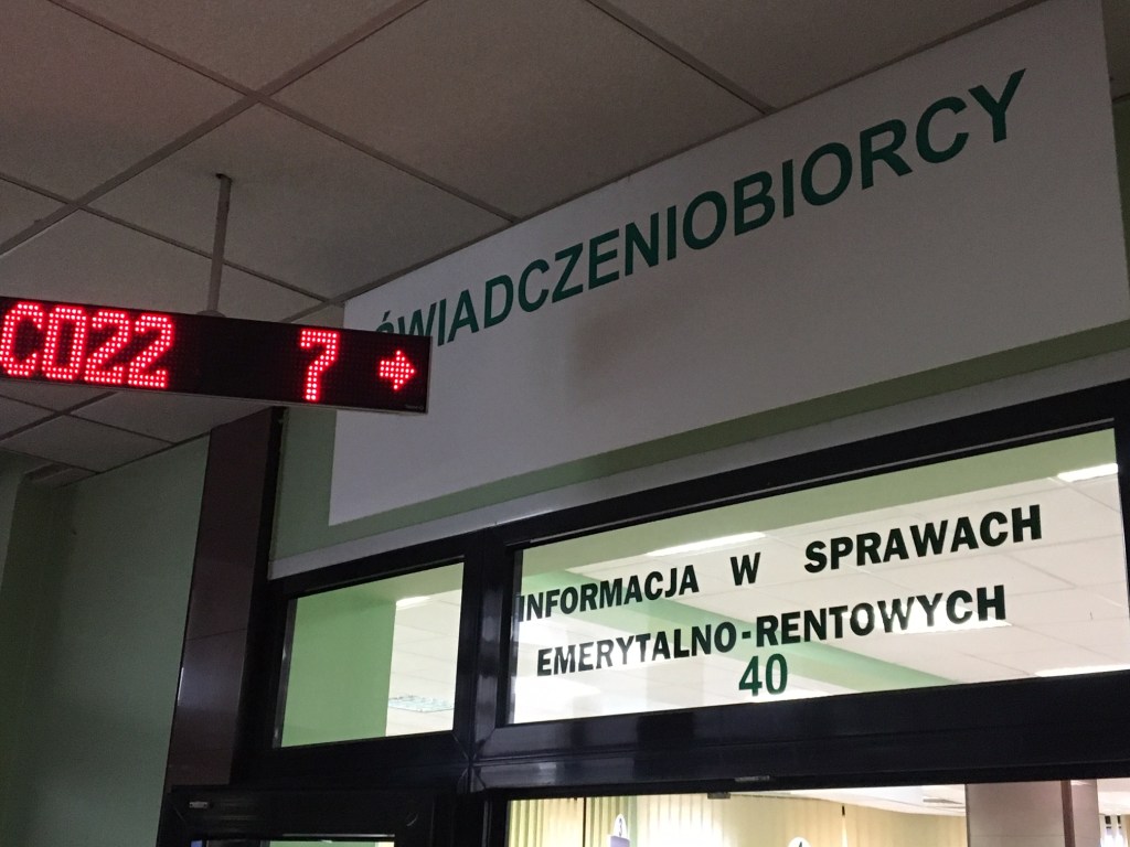 ZUS: Trwa wysyłka decyzji waloryzacyjnych i w sprawie tzw. trzynastek