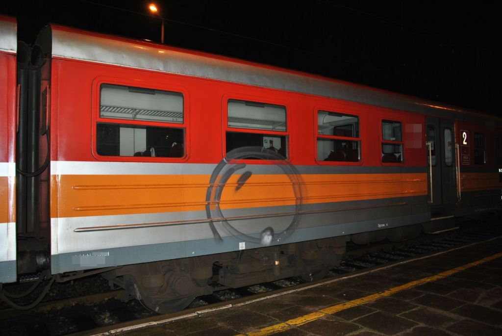 Wieluń. Pomalowali pociąg. Zostali zatrzymani niedługo po zdarzeniu