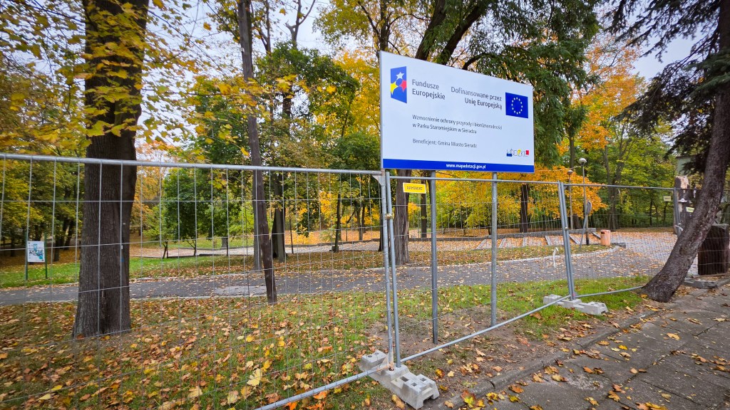 Sieradz. Park Staromiejski ogrodzony. Rusza remont